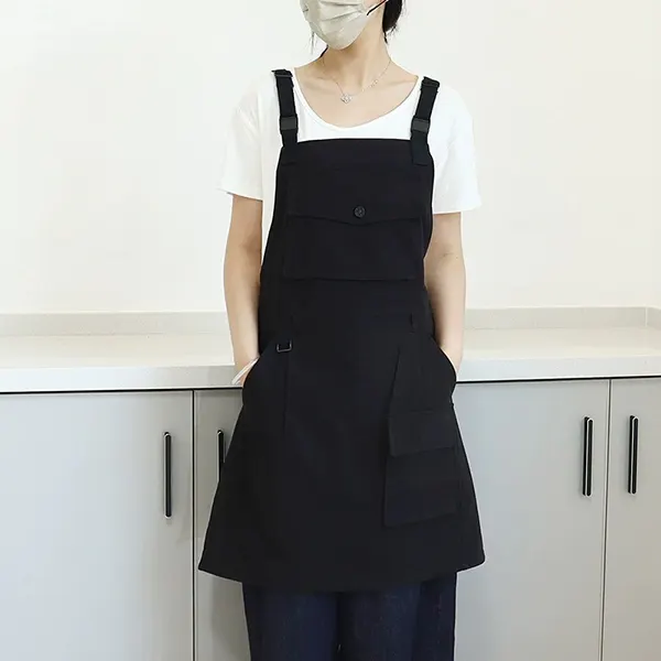 Workwear-Inspired Cotton-Poly Apron 3