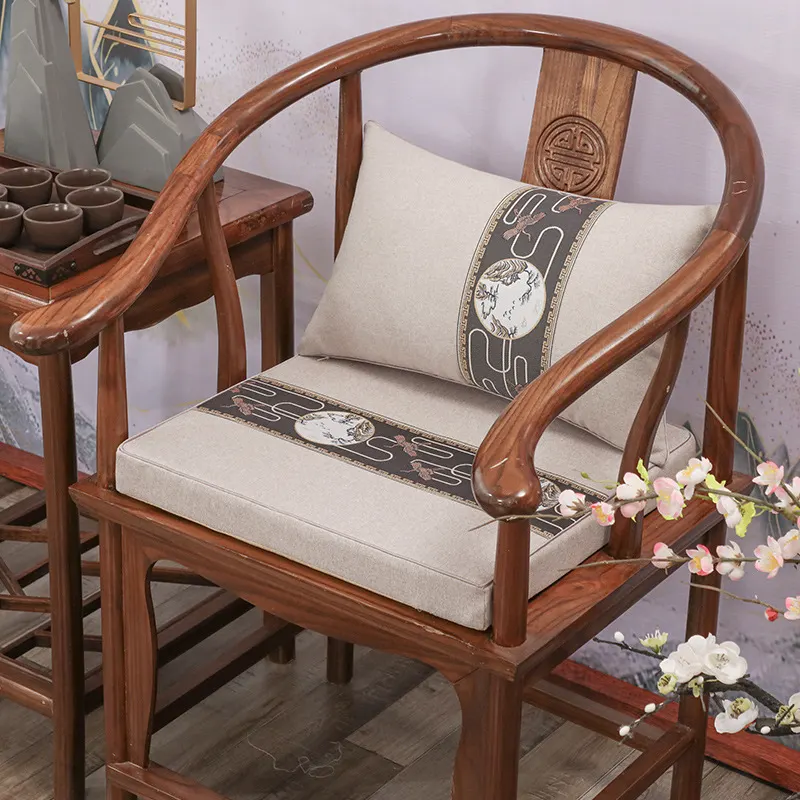 Customizable seat cushion with classical elegance 5