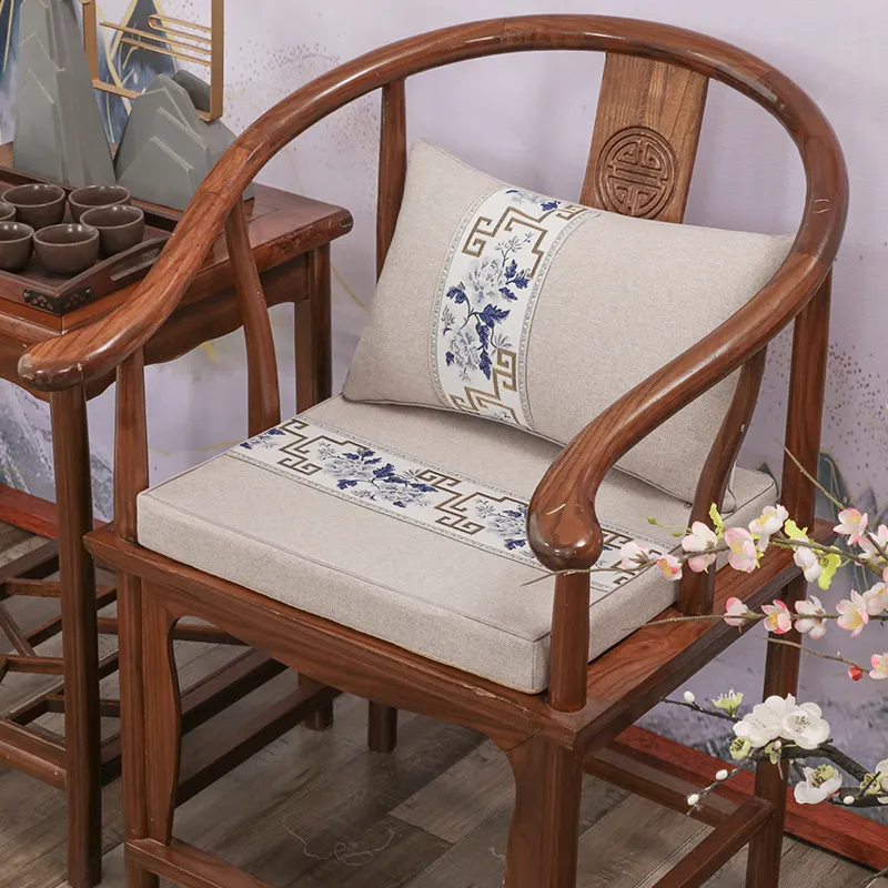 Customizable seat cushion with classical elegance 6